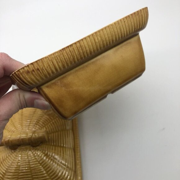 Small CALIF USA Pottery Yellow Brown Weaved Basket Casserole Dish & Lid - Picture 7 of 11